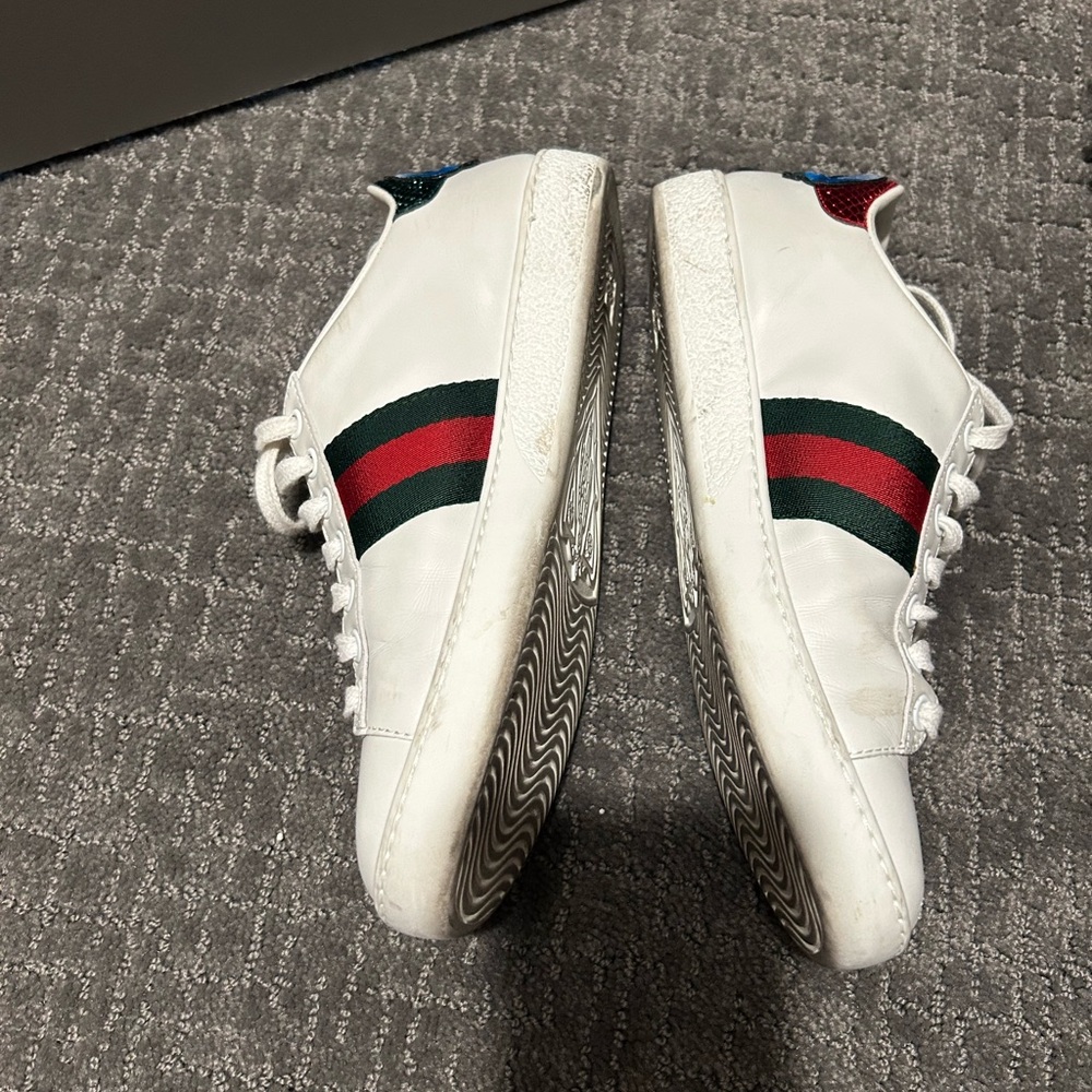 Gucci Embroidered Floral Sneakers - Picture 2 of 5